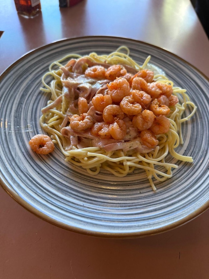 Spaghetti mit Garnelen in Rahmsauce